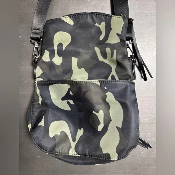 Urban Expressions Nylon Convertible Foldover Crossbody Bag Camouflage Travel - Picture 10 of 14